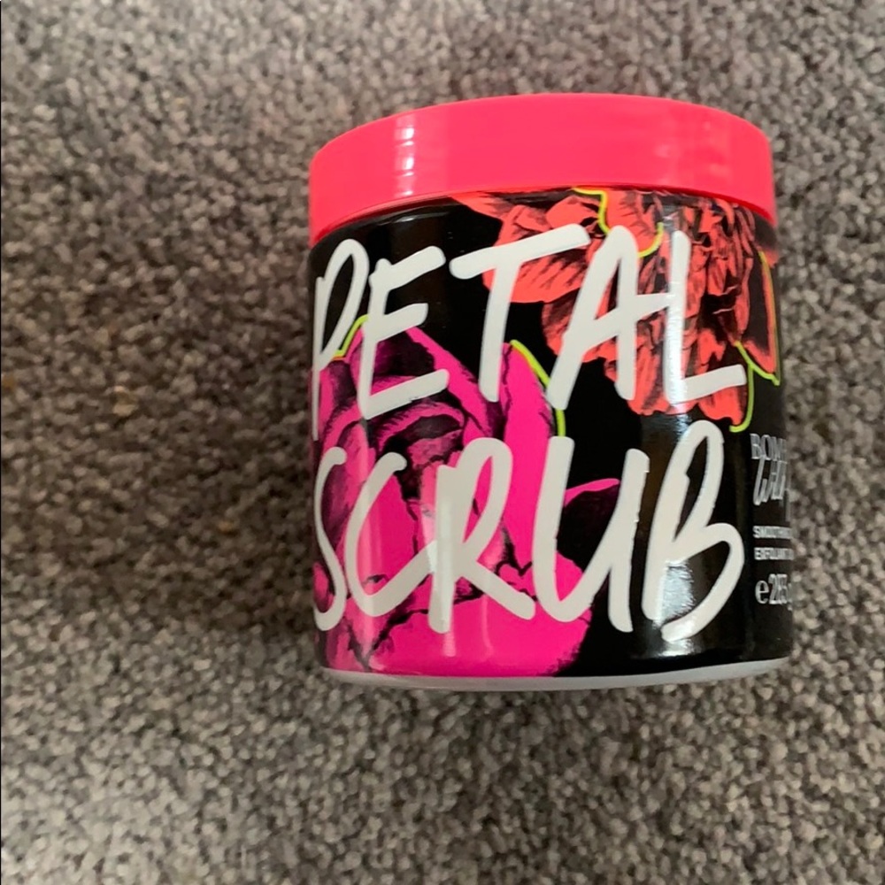 Bombshell wild flower body scrub